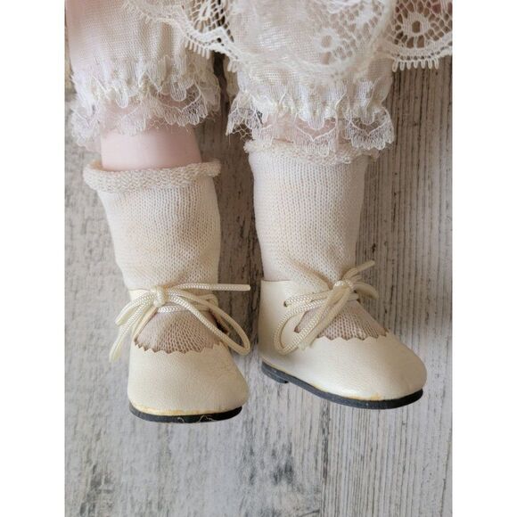 Brinn's sound of music porcelain doll wind up music - Picture 5 of 9